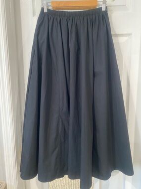 Beautiful Abercrombie & F Classic Black Full maxi Skirt/ Size S. Packages